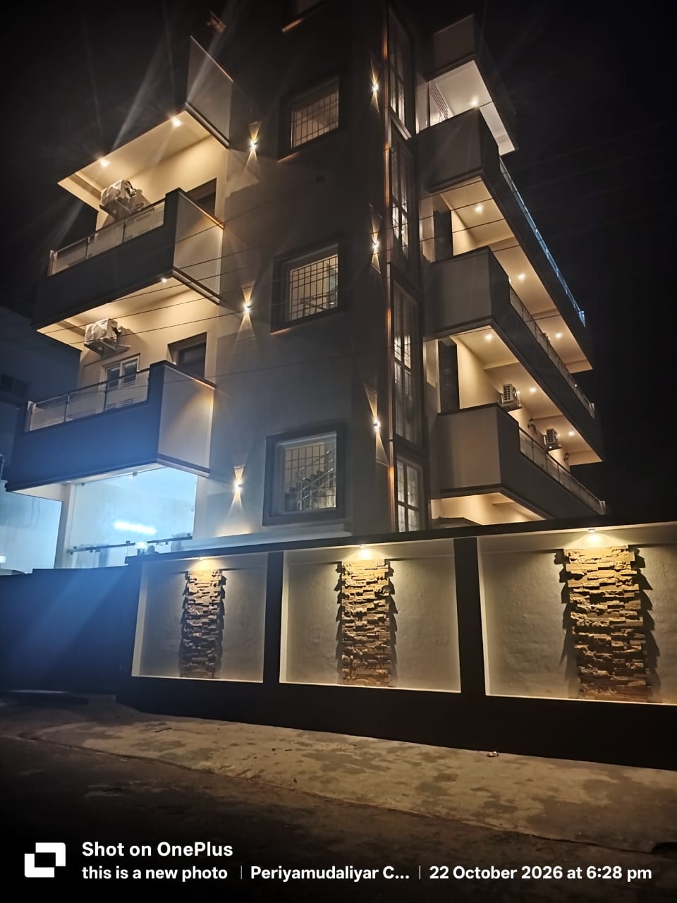 GS de Breeze illuminated exterior at night